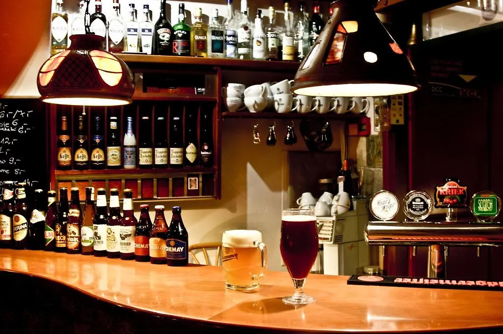 Academus Pub & Guest House Breslau 3*,