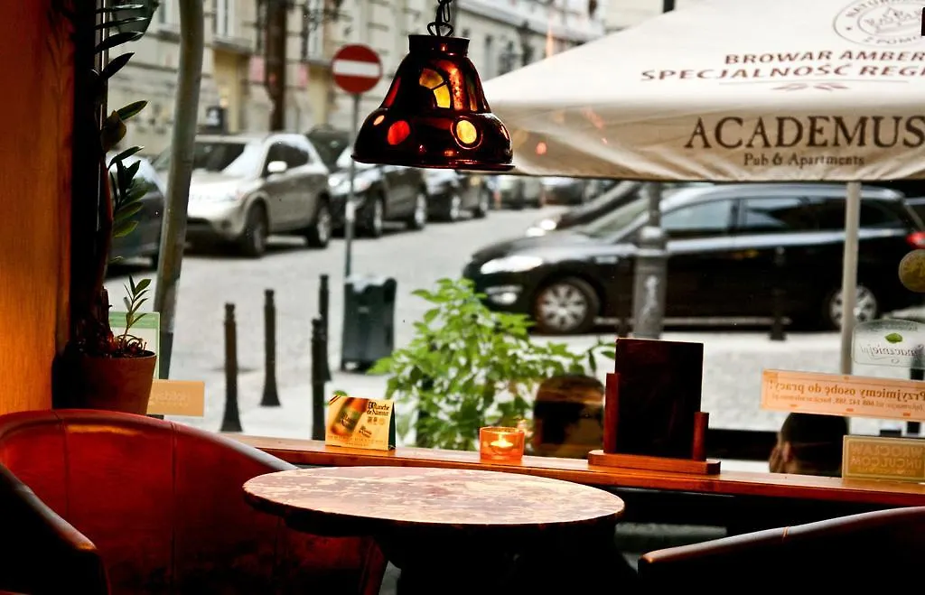 Academus Pub & Guest House Breslau Frühstückspension