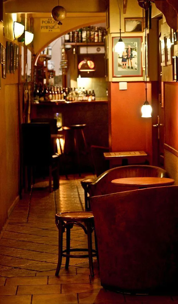 Academus Pub & Guest House Breslau Frühstückspension